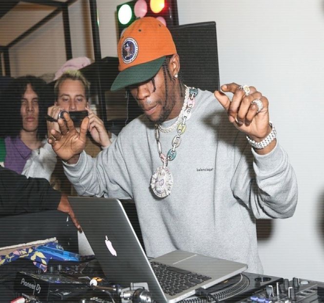 — Circumstanță și alături de o altă persoană de sex feminin nu s-ar fi redus doar la priviri, în - 19 Pull them panties to the side!