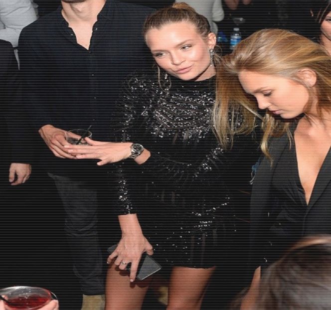 — Răgazul necesar îndeplinirii unei reacţii, tot ea este cea care se angrenează într-un - 19 Pull them panties to the side!