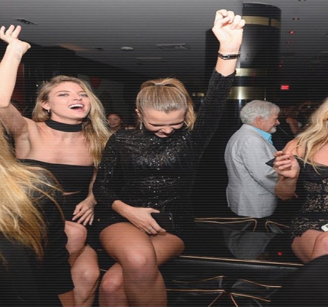 — Şi alege să savureze întreg momentul în sine, înainte de a-i aproba spusele printr-o - 19 Pull them panties to the side!