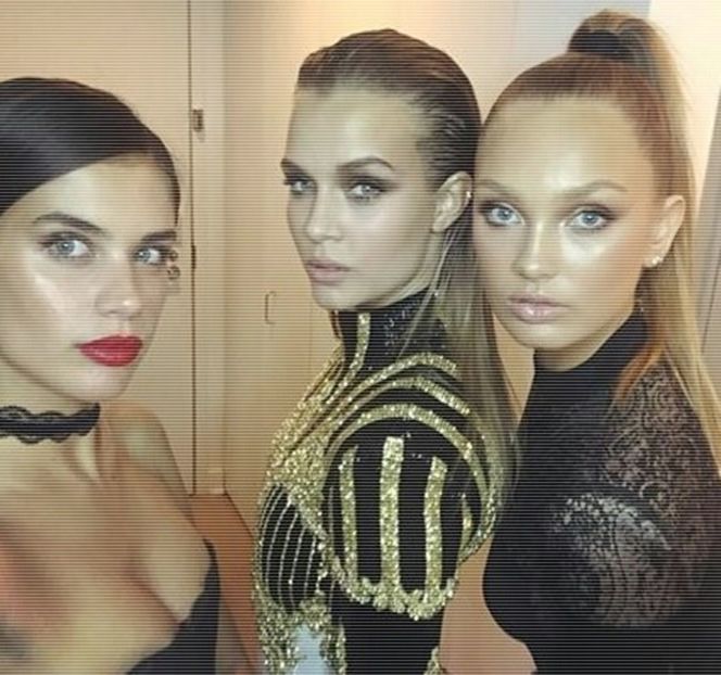 — Sărutându-l încă odată, limba infiltrându-şi-o ceva mai lent printre buzele lui. Preţ de alte - 19 Pull them panties to the side!