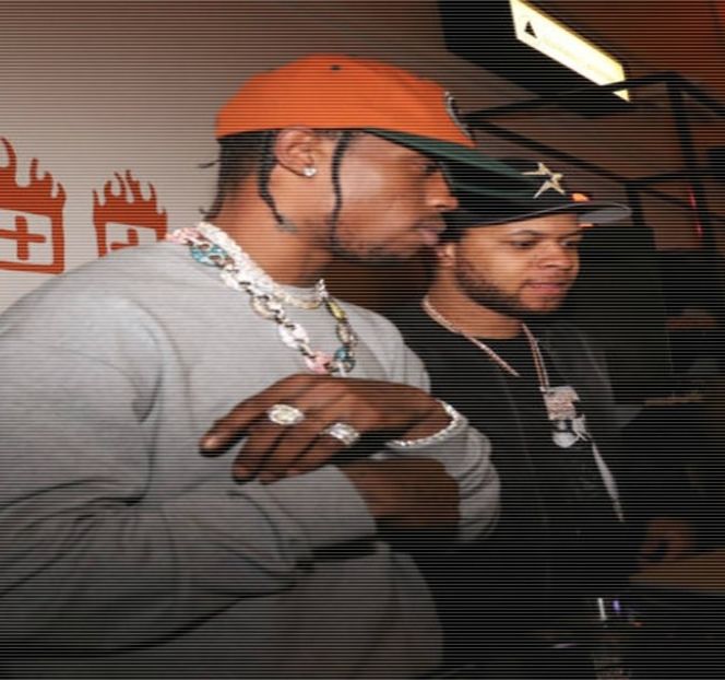 — Curând, slăbeşte strânsoarea produsă la nivelul taliei ei, păstrându-şi lejer o palmă peste - 19 Pull them panties to the side!