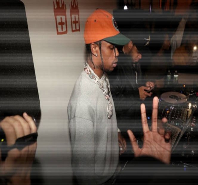 — Urmează paşii acesteia până ce, 2-3 secunde mai târziu recunoaşte autovehiculul ce - 19 Pull them panties to the side!