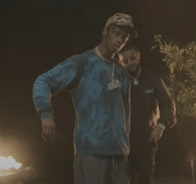 — Tetieră, pe când palmele și le oprește peste fesele ei acoperite de materialul încă ud al - 19 Pull them panties to the side!