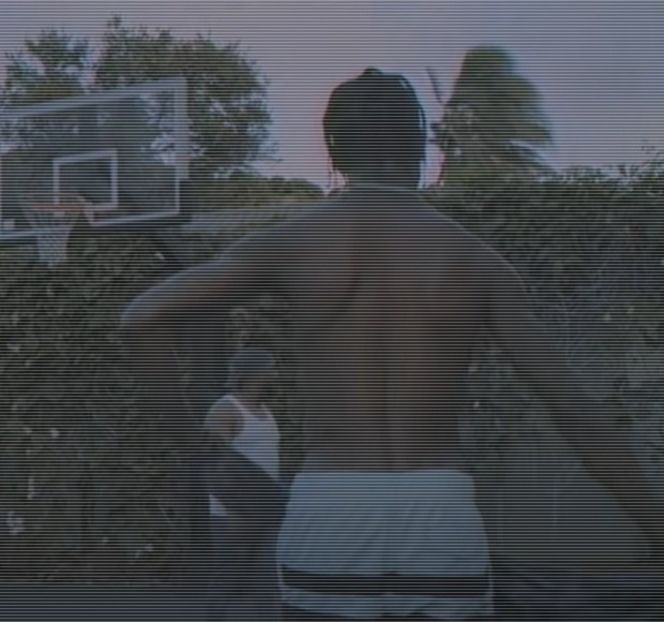 — Pe când capul şi-l menţine rezemat de tetieră, privirea lui rămâne în consecinţă asupra - 19 Pull them panties to the side!