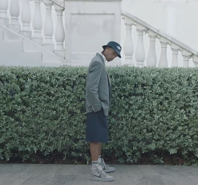 — Păruse destul de ciudată, curiozitatea de a dobândi o privelişte asupra acestora începe - 19 Pull them panties to the side!