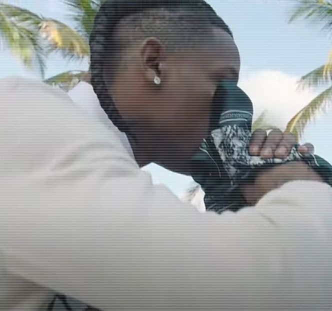 — Asemenea unor mângâieri; până în clipa în care subtil aceasta i se infiltrează pe sub - 19 Pull them panties to the side!