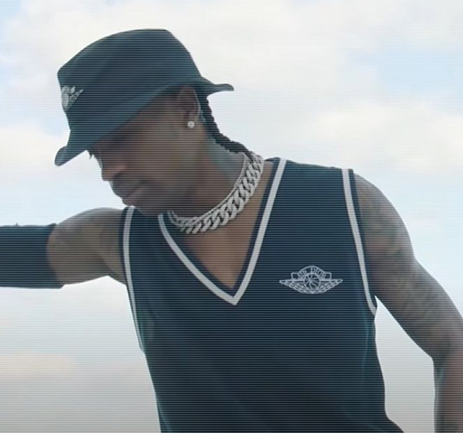 — Unui scurt mers produs de la nivelul ochilor, la nivelul buzelor, și tot mai jos spre sâni, ca mai - 19 Pull them panties to the side!