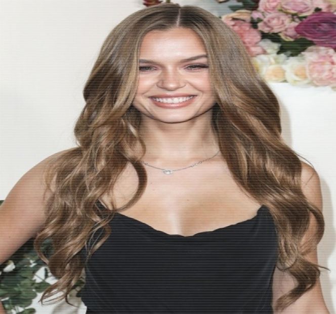 — Acţiunii exercitate de către brunet, buza inferioară revenindu-i captivă între dinţi, în - 19 Pull them panties to the side!