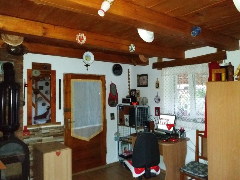  - Interior si exterior la casa de la tara