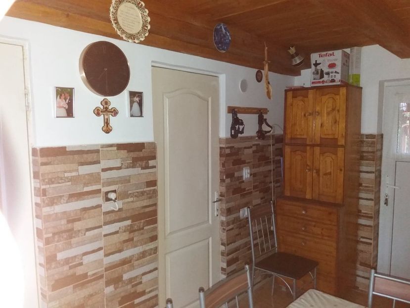  - Interior si exterior la casa de la tara