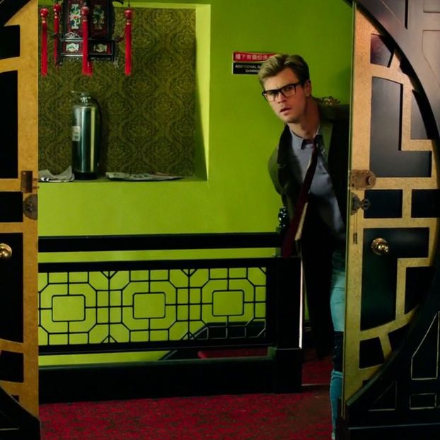 ▬ ǝʌol†lıʌǝ؛┇Da sa intre in casa si ramane in usa exact ca in poza destul de surprins - eps 05x În ochi se aprind