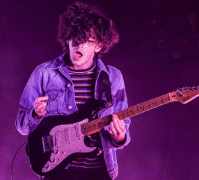 ⎩ 　.So¢ratic▪ʝṳn̤k̤ieᴡ⃟a̠n̠n̠abe ․⎠.; Se năpustește în casă, cu o mâță în brațe. "Veste - eps 05x În ochi se aprind