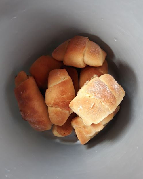 Cornulete cu halva, fineti, rahat, ciocolata - Retete 1