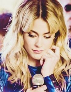 3D8FD16F-7CF7-489B-B1E7-2CDF24ECAA68 - 01a Violetta - pmv - 3