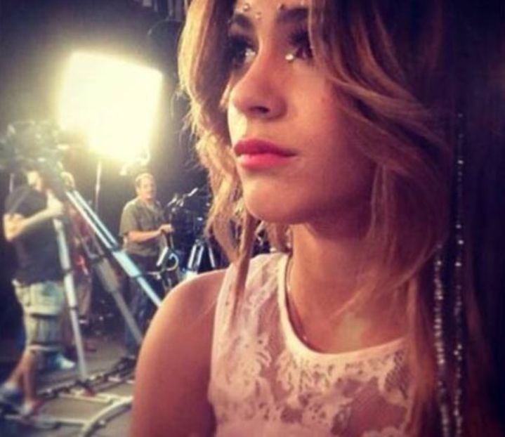 78D89194-FEBA-4836-8C41-83118E827597 - 01a Violetta - pmv - 3