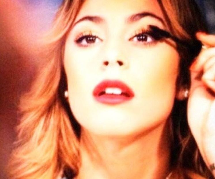 4D2E2259-1AC1-4E40-9281-9127250F6E8E - 01a Violetta - pmv - 3