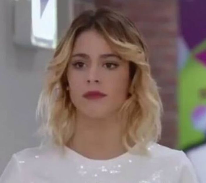 04996E81-8F48-49B9-B722-92751B04D35B - 01a Violetta - pmv - 3