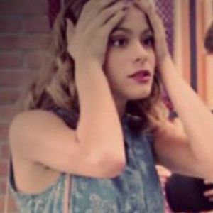 8FC7599D-3F41-454E-86B2-8FEE41C97002 - 01a Violetta - pmv - 3