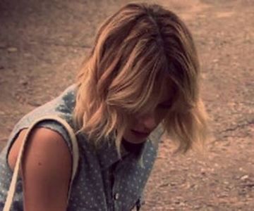 39F40623-52E3-4A84-881E-28EDF32ADD5F - 01a Violetta - pmv - 3