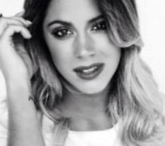 9F3EA2BC-46B5-44DF-9C6B-0FEB7248CAA8 - 01a Violetta - pmv - 3