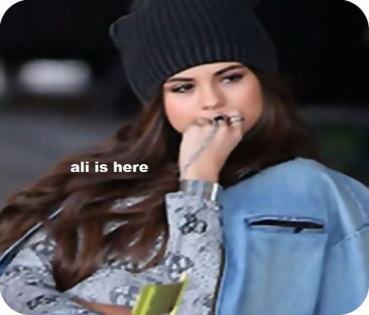  - 01 Selena