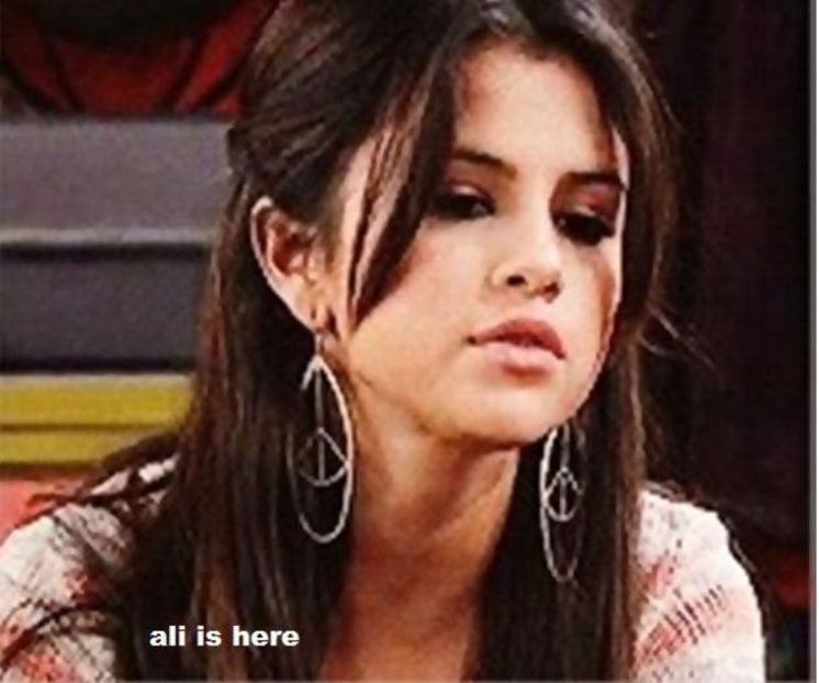  - 01 Selena