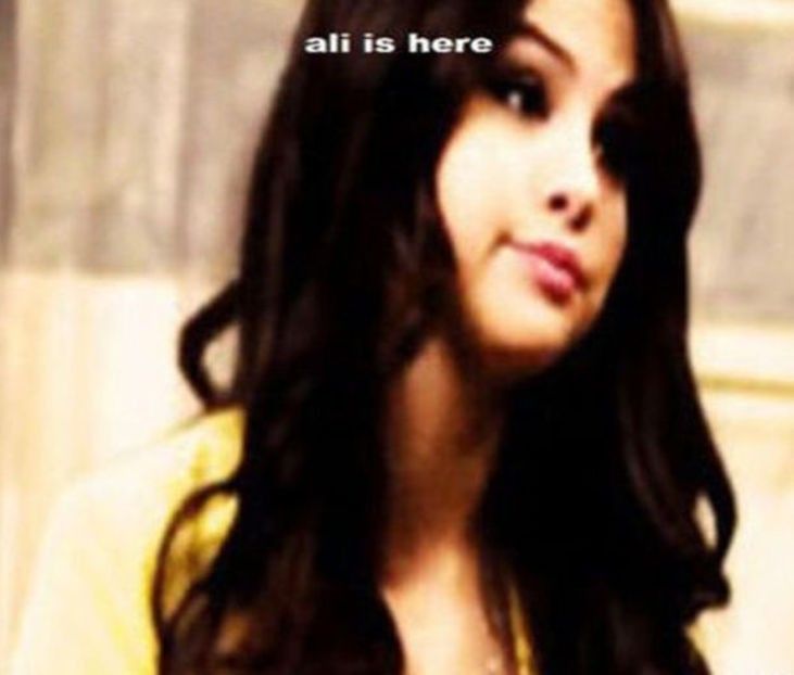 - 01 Selena
