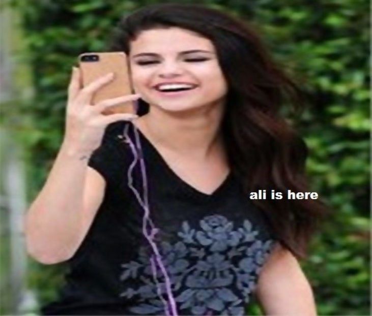  - 01 Selena