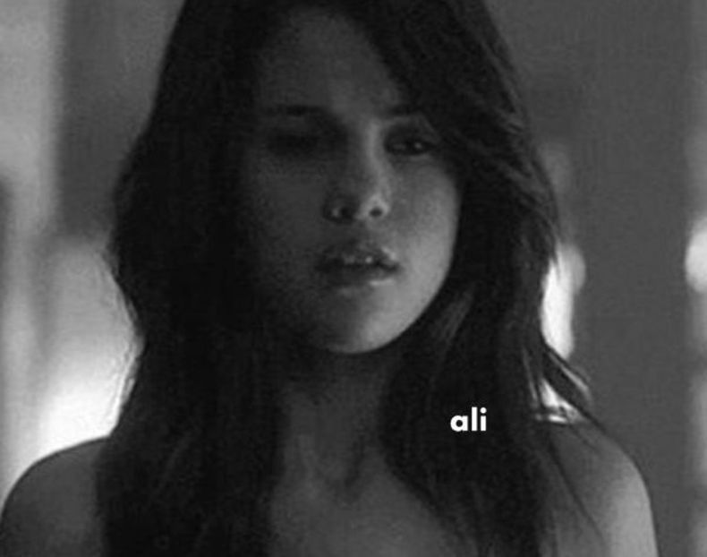  - 01 Selena