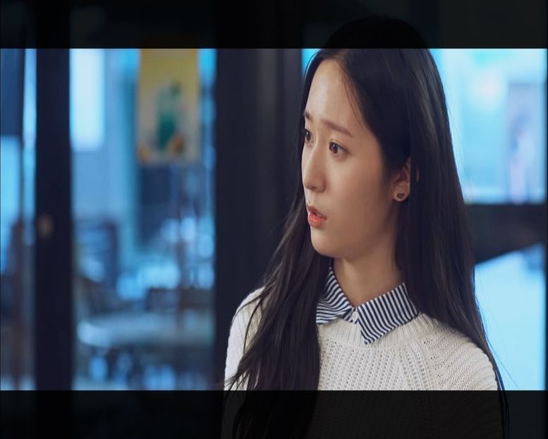 ▌Intră cu Gun în apartamentul lui. Merge și se așează pe canapea în timp ce se uită în jur. ▌　 - Episode 08