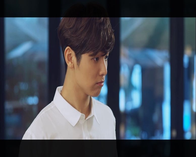 ― Stai liniștită. :))　 ▌Își pune mâna peste umerii ei. ▌ - Episode 08