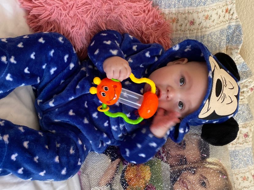 0D2A2805-84AD-4CE0-BCB0-CFD102747B36 - Lucas 5 months