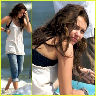 miley-cyrus-beach-beauty