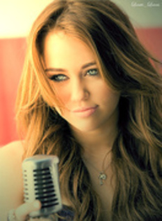 ZPMYUMDOWZIURFZOQXV - Poze cu Hannah Montana si cu Miley Cyrus