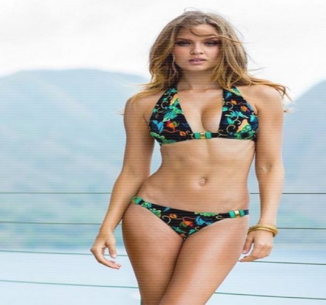 —  Sfârşeşte prin a pune în evidenţă un zâmbet lejer pe propriile buze, rezumându-se - 20 Goosebumps from your eyes