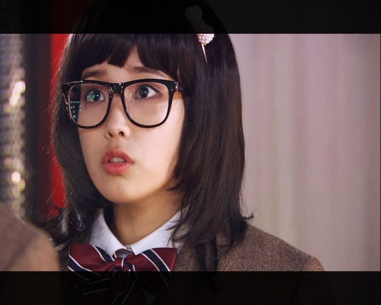 ― Măcar atât... Și cum a părut? Că mai vrea ceva de la tine? - Episode 09