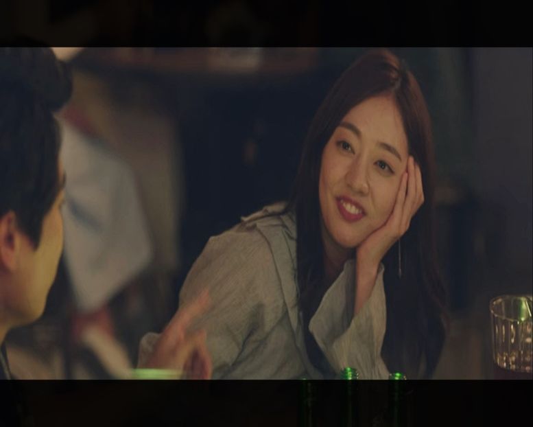 ― Dacă tot s-au adunat toți bobocii.　▌Se uită la celelalte mese să vadă dacă chiar sunt toți. ▌clk - Episode 11