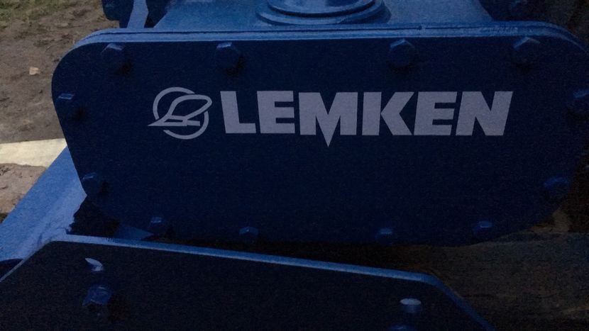 C14372A7-AA36-497A-9504-03EF6EB998E1 - LEMKEN ZIRKON 6 300