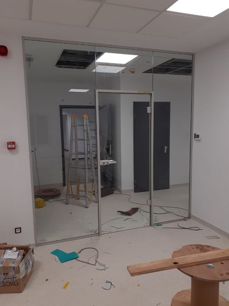 IMG-20201029-WA0000 - Executam pereții din Sticla securizată