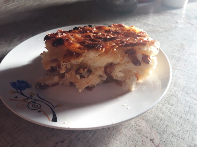 Paste cu branza si stafide la cuptor - Retete 1