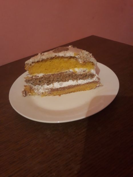 Prajitura Regina Maria (sub forma de tort,sectiune) - Retete 1