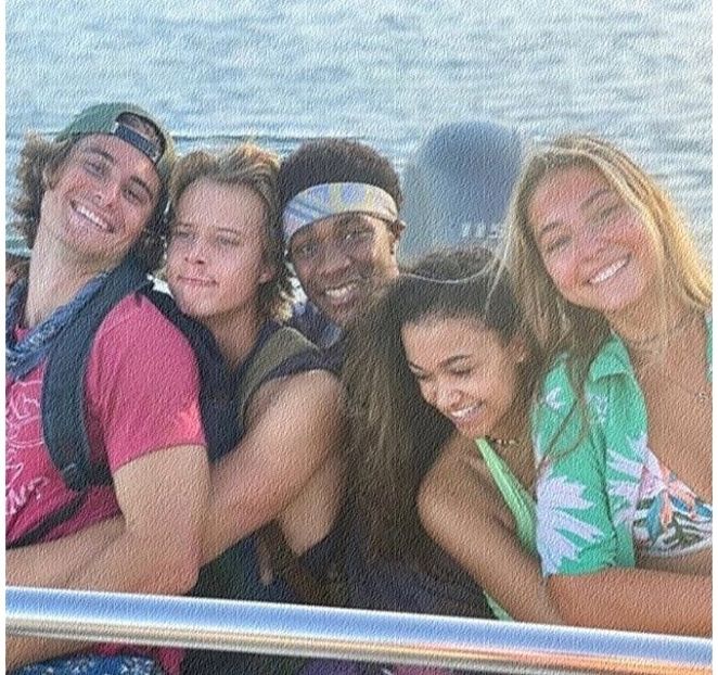 　10.10 ·♡ 467ᵗʰ ℸrack · ❝figure it out❞ · royal blood. - death is the mother of beauty