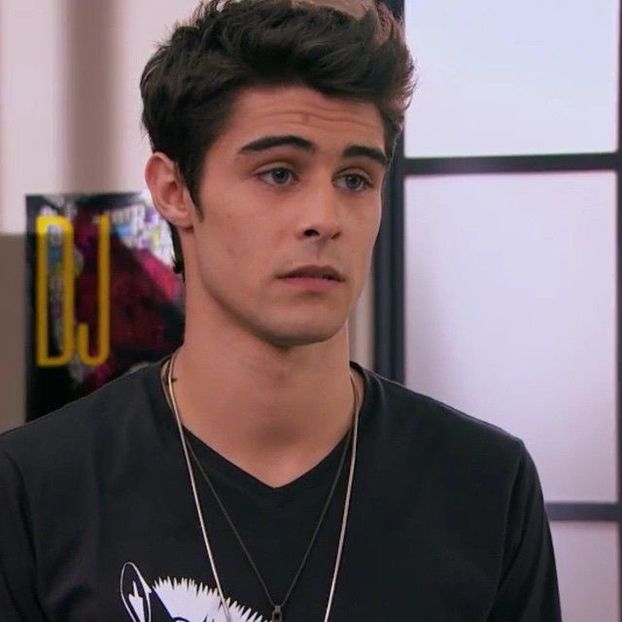 Tomas Heredia - Violetta