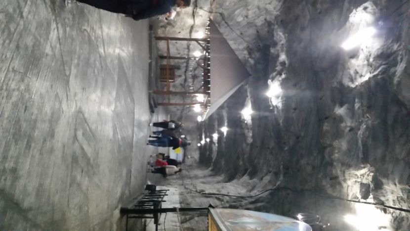  - Colindand la poarta cerului