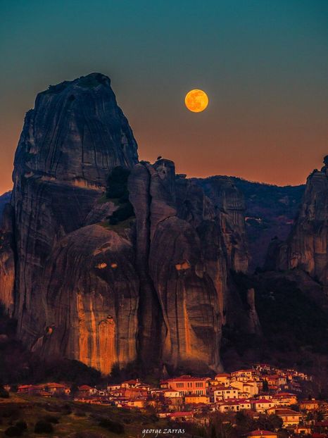 31 oct. 2020 - Full blue moon - Meteora, Grecia - Luna - Soarele si norii - 2