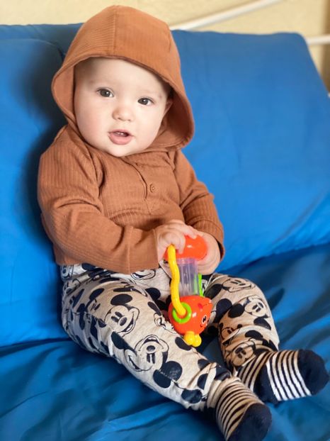 63A14E70-5367-4E5B-8FDA-5D1AACEFB5FF - Lucas 6 luni