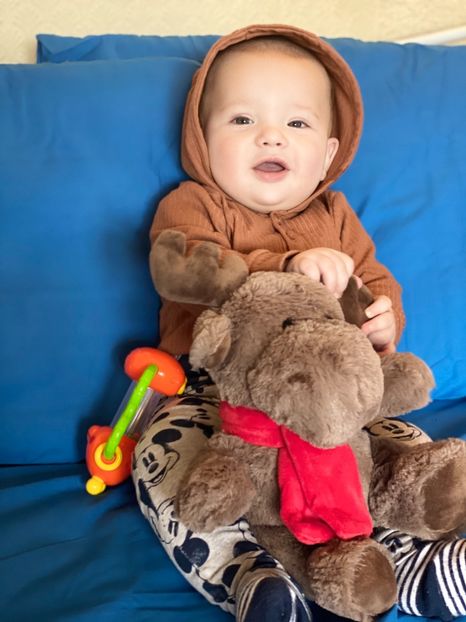 B35632C7-F5ED-42AD-8F90-482E5B2C1853 - Lucas 6 luni