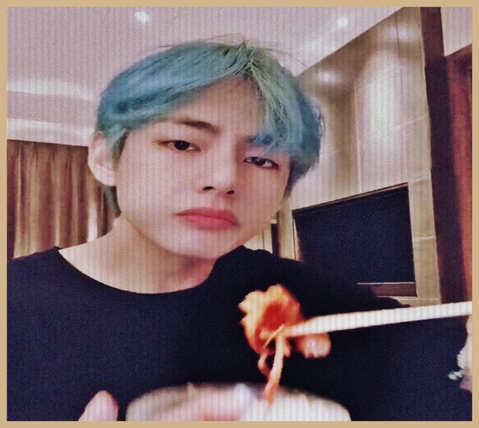 Day 3 (25-11-2020) - eating - 03 - Kim Taehyung