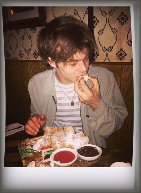 ˓1̣0̣ᵗʰ ტ.˒ Charlie Heaton tasting Pennʼs cooking at Zass restaurant. - Memory is the diary we carry inside