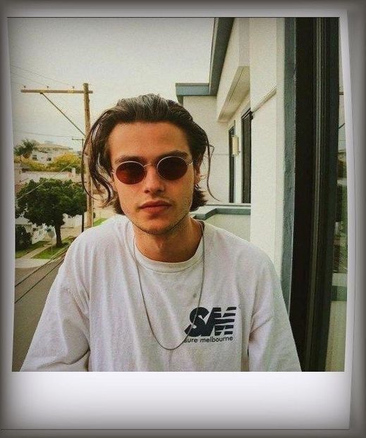 ˓2̣8̣ᵗʰ Ɲ̞.˒ Felix Mallard after playing the shell game down Westminster Bridge. - Memory is the diary we carry inside